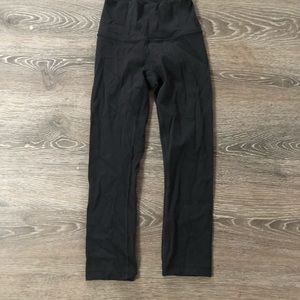 NWOT black Lululemon crop - size 2